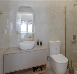 4 bedroom villa with pool by the sea, near Corfu town, sleeps 8